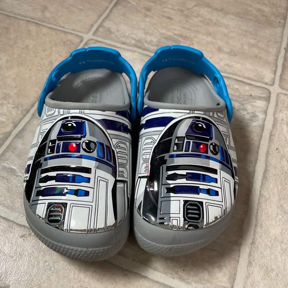Kids size 10 R2-D2 crocs